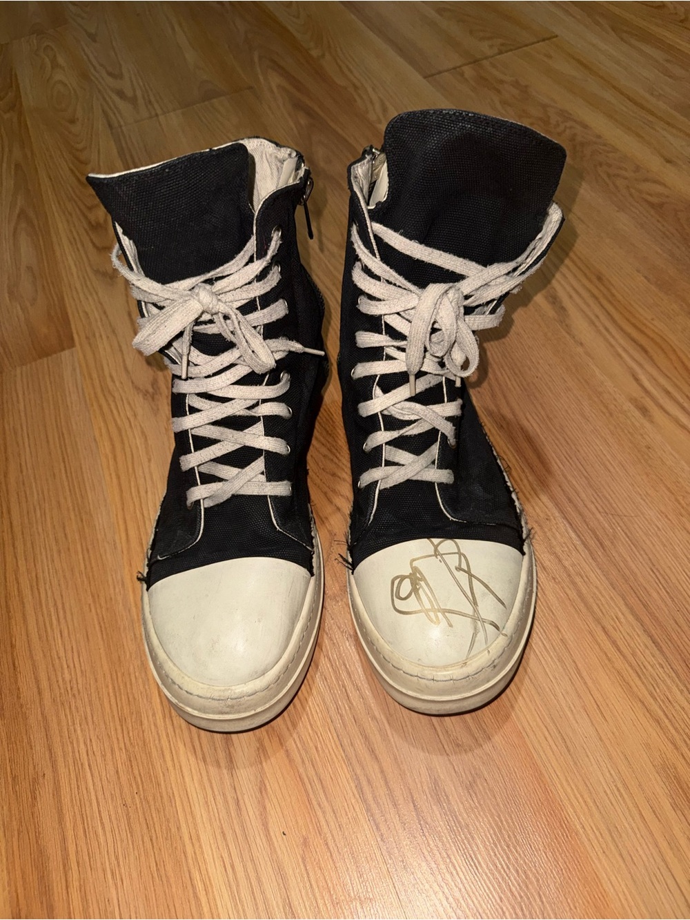 SIGNED BY MICHELE LAMY RICK OWENS RARE - Picture 4 of 4